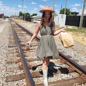 Meet your Posher, Claire